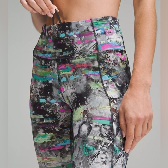 Lululemon set Fast and Free High-Rise Crop 23" with top all size 4 woman’s & 2 - Picture 3 of 16